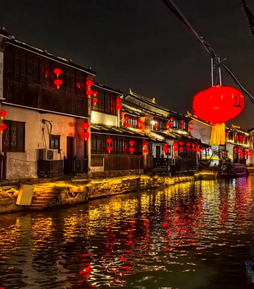 苏州山塘街夜灯与河巷
