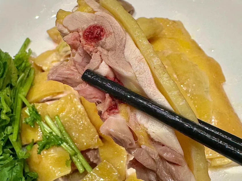 白斩鸡与鸡粥同桌装盘