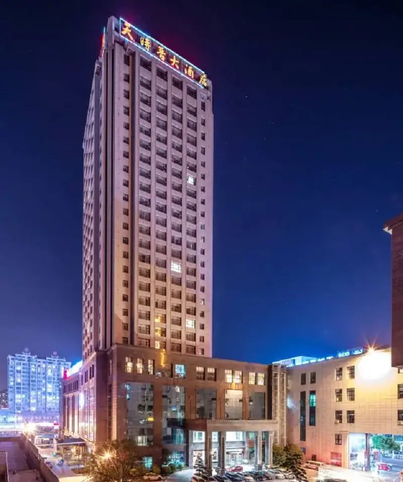 天时晋国际大酒店夜景门头竖幅示意