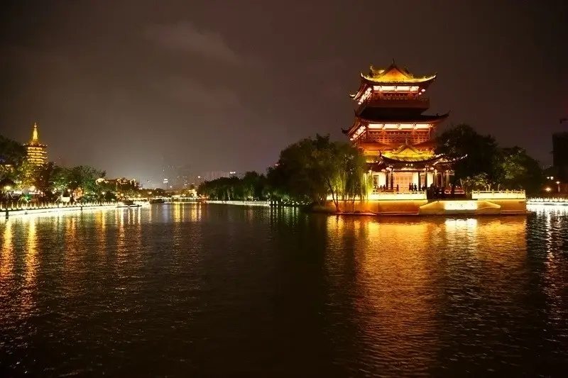 裡運河夜景亭閣燈火橫圖