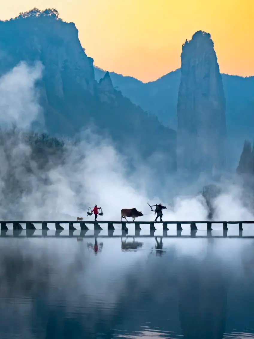 丽水仙都鼎湖峰晨雾丁步桥