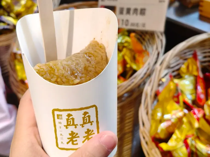 真真老老杯装肉粽可食特写