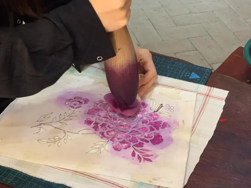 模板拓印上色手工工序画面
