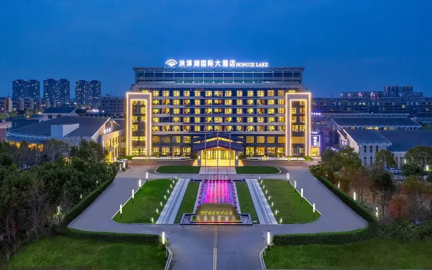 洪澤湖國際大酒店入口與噴泉