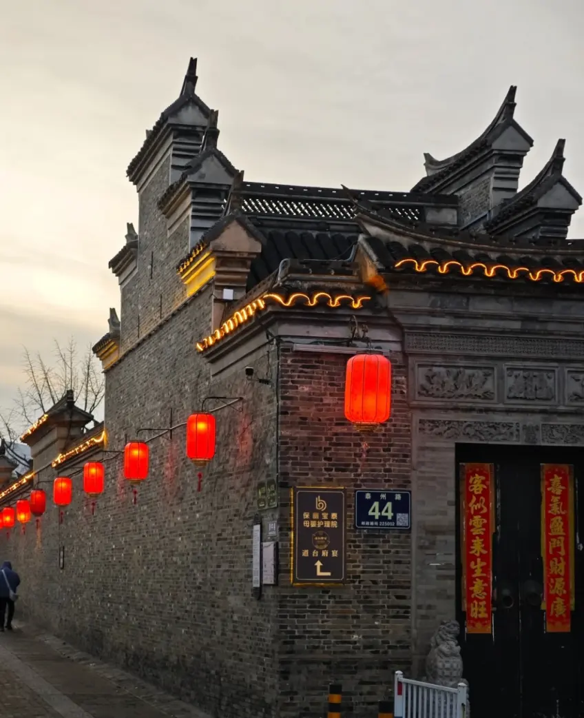 示意：道台府一带徽派马头墙夜景