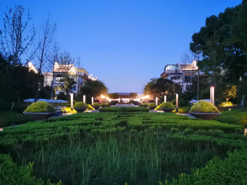 湘家荡度假酒店夜景草坪灯柱