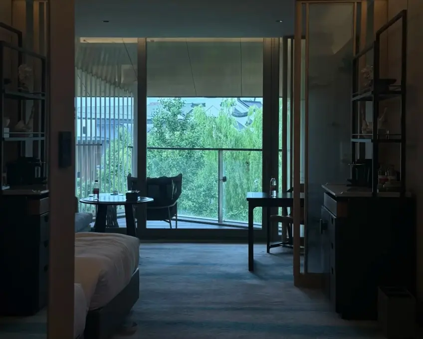 嘉兴临湖酒店客房与窗外景