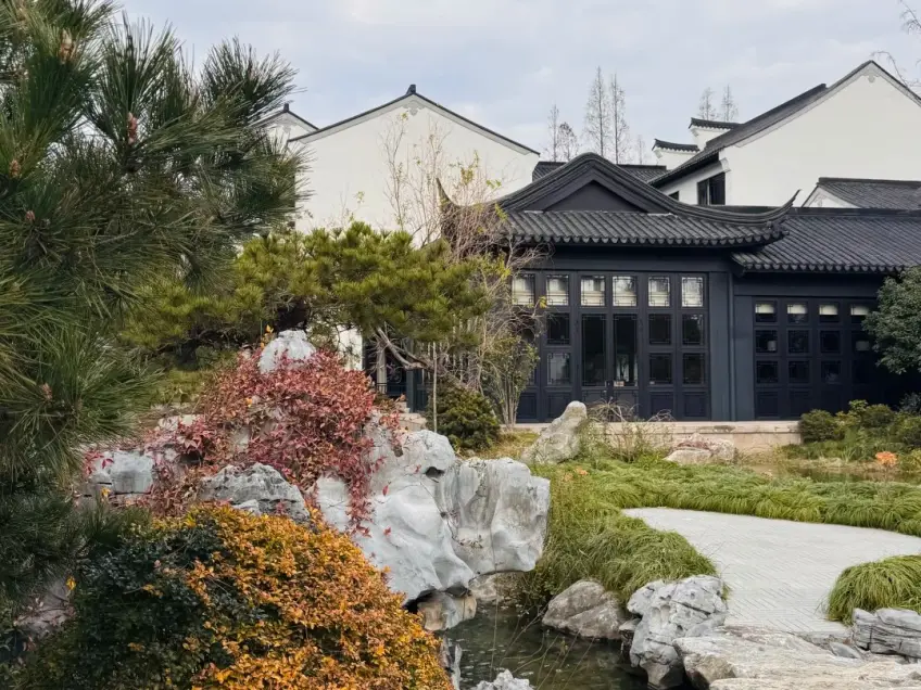 南湖周边酒店园林白墙黛瓦庭院