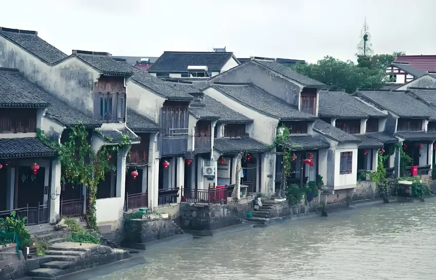 荻港古村青石板路與老式江南民居