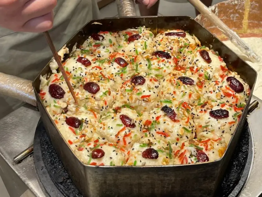 六角模盤現烤梅花糕配紅棗