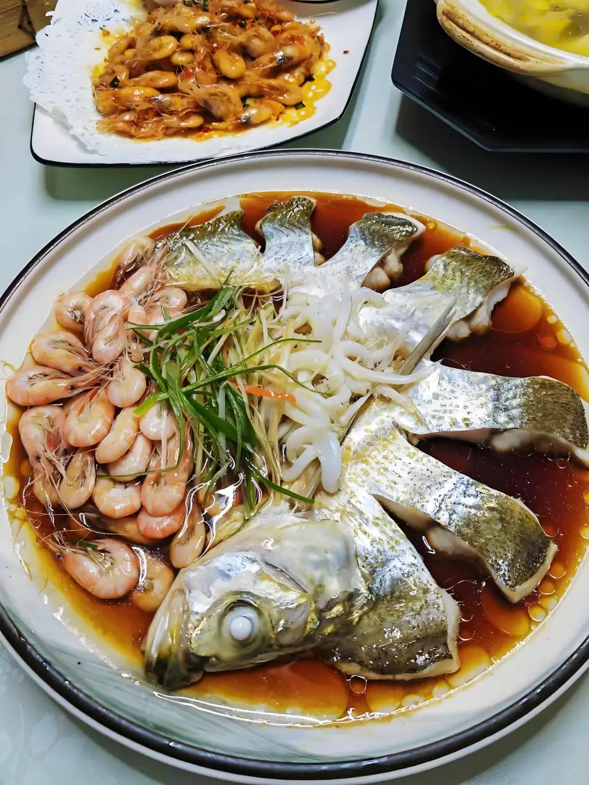太湖三白清蒸白魚白蝦銀魚拼盤