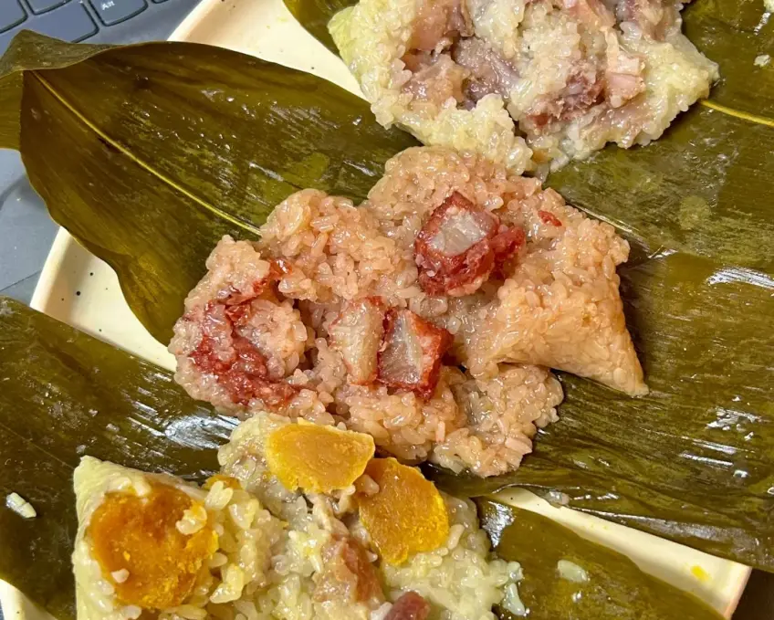 嘉兴粽子酱鸭菱角等美食拼盘