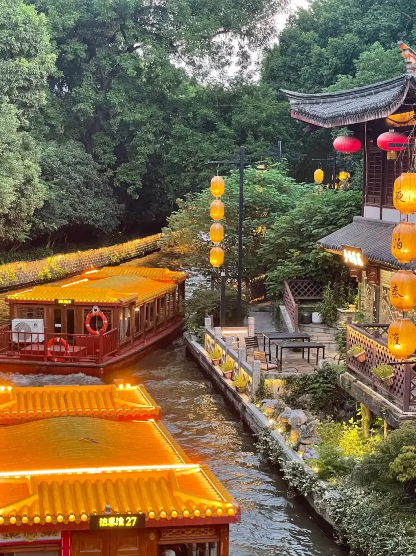 秦淮河黃頂畫舫與夜泊秦淮燈籠
