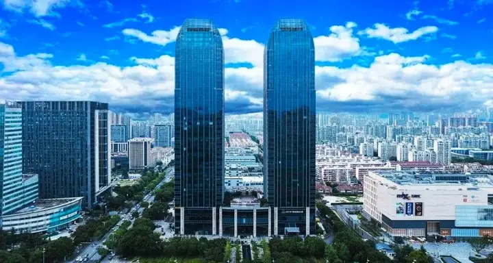 城市雙子塔建築街景外立面
