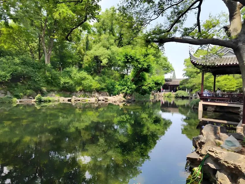 寄暢園借景手法下的遠山亭臺