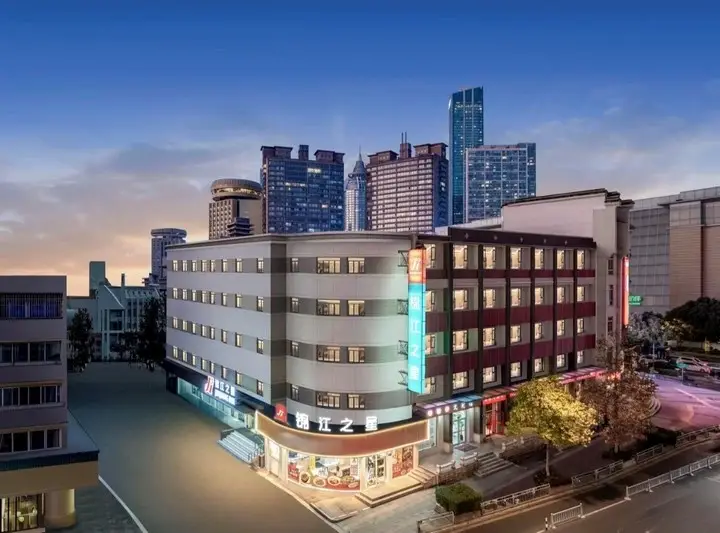 錦江之星酒店轉角外立面夜景