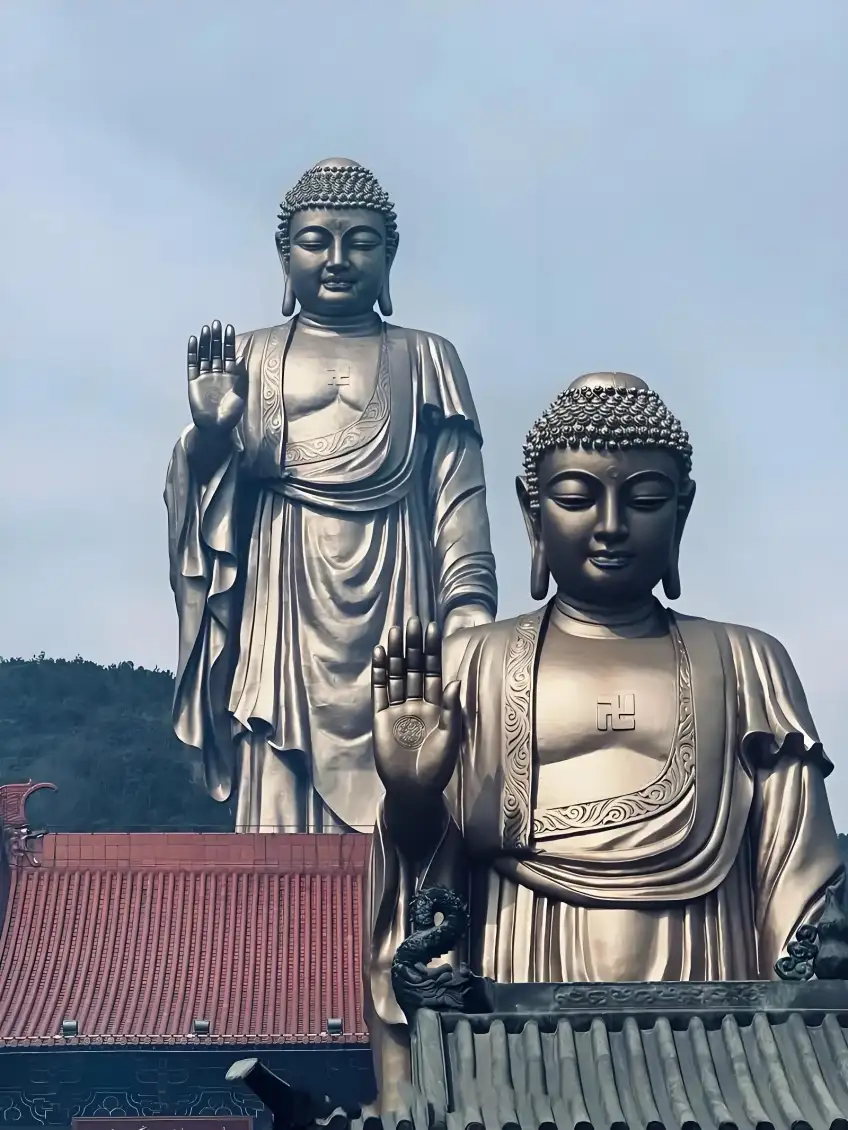 靈山大佛近景與遠景疊影豎圖