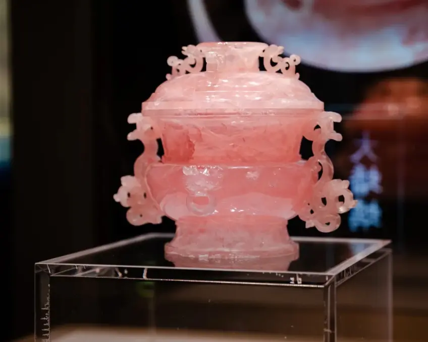 無錫博物院館內粉晶香爐展品