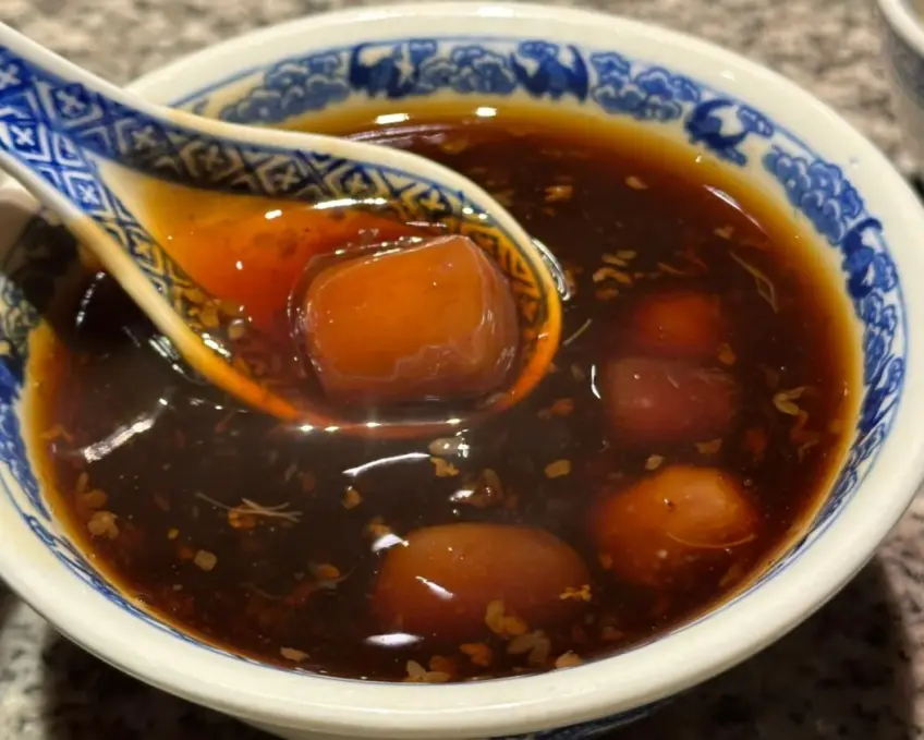 碗中糖芋苗糊配紅糖桂花