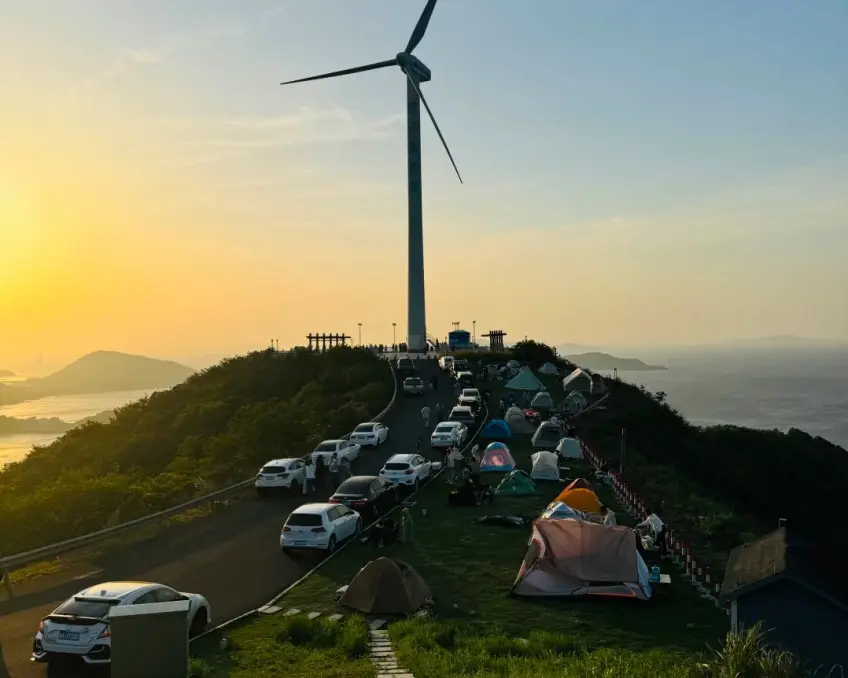 衢山島山脊風車營地與金色海平線