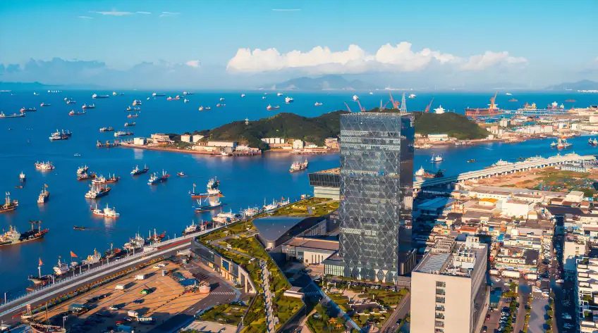國際水產城碼頭漁船密集停靠