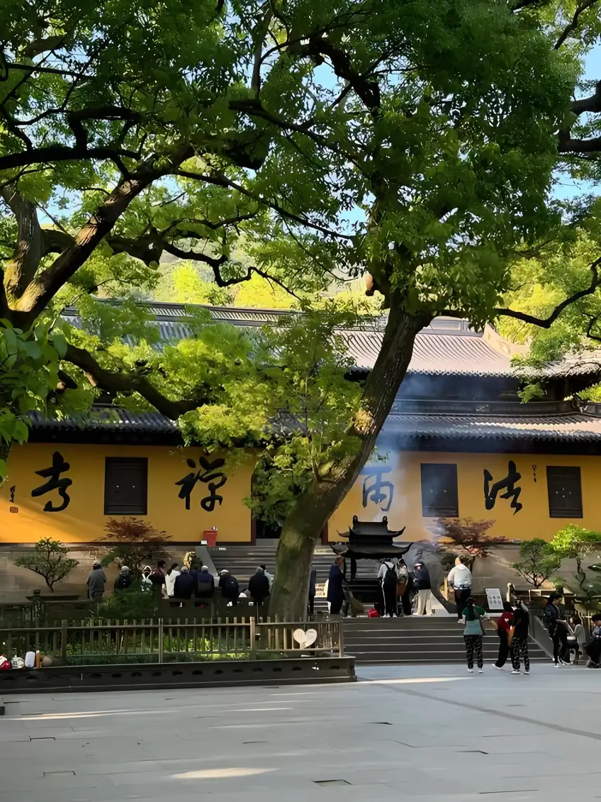 法雨寺殿宇與周邊林木山徑