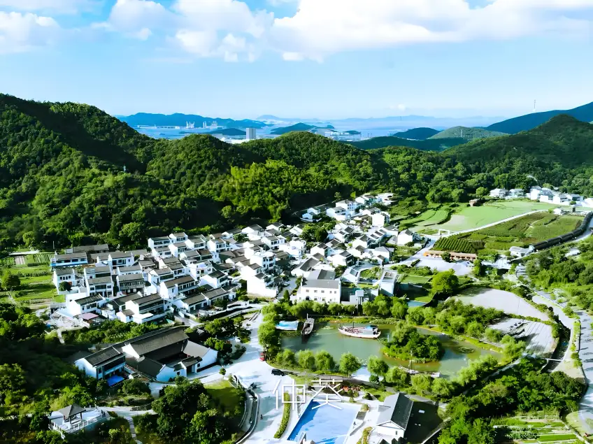 南洞藝谷村落彩色手繪屋牆全景
