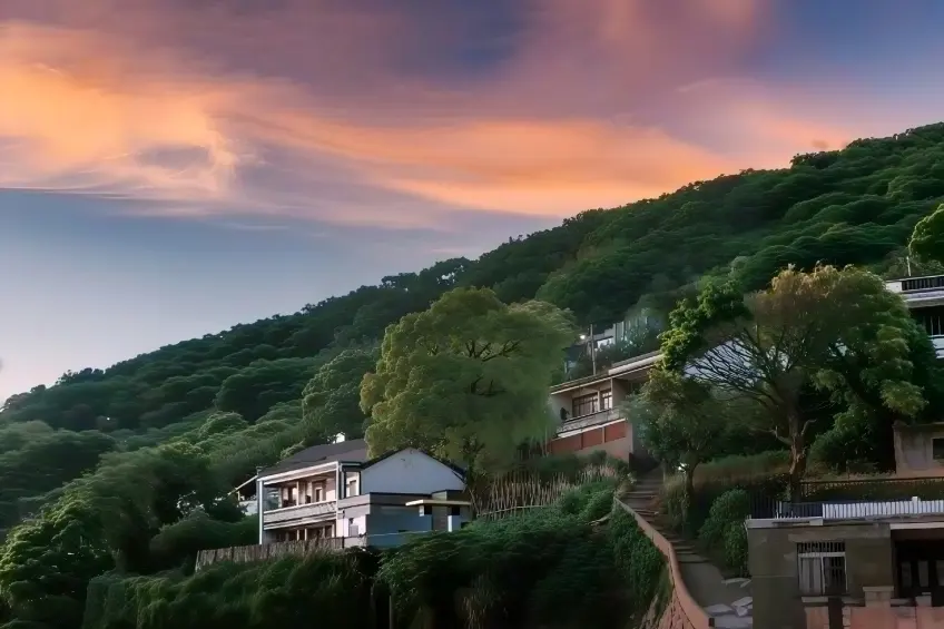 筲箕灣山坡民居與晚霞天空