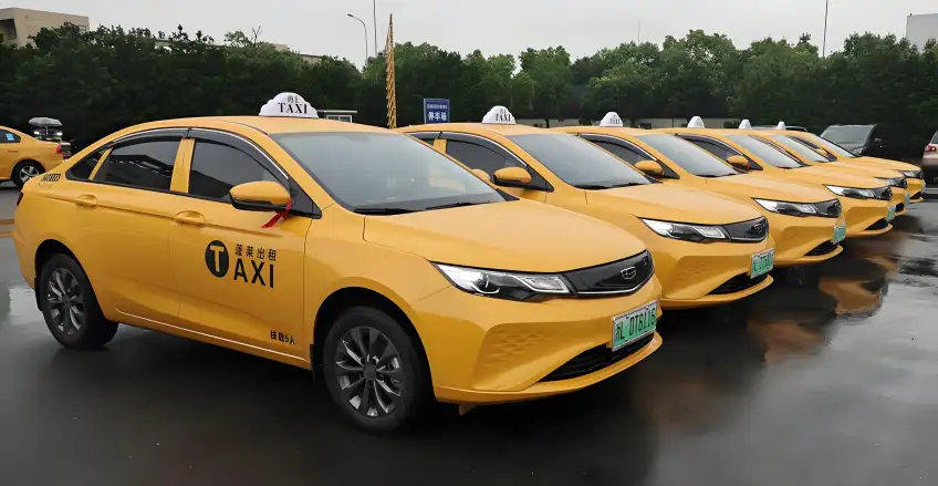 舟山市區道路上車流與計程車