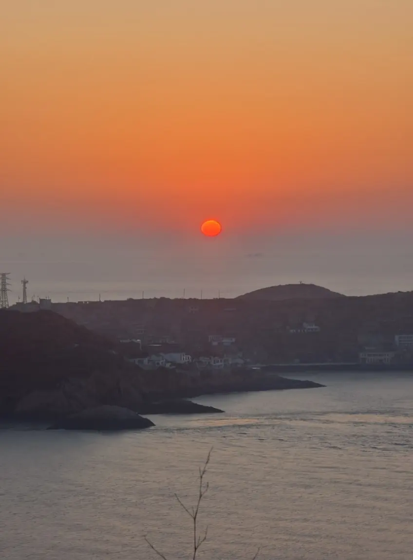 東極廣場方向日出躍出海平面