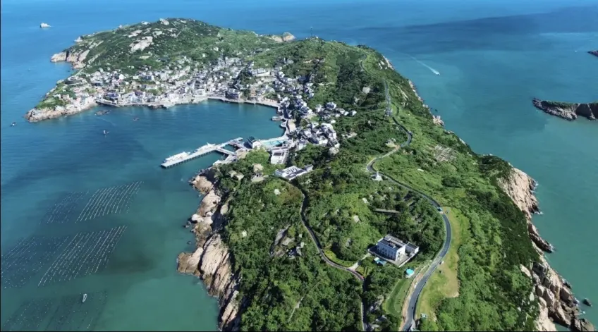 東極島港灣碼頭與臨港聚落航拍