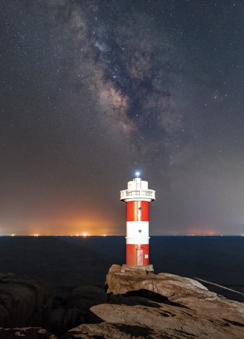 青浜紅白燈塔與銀河星空長曝光