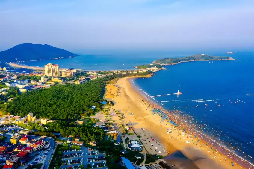 南沙海濱浴場航拍人群金沙與浮橋