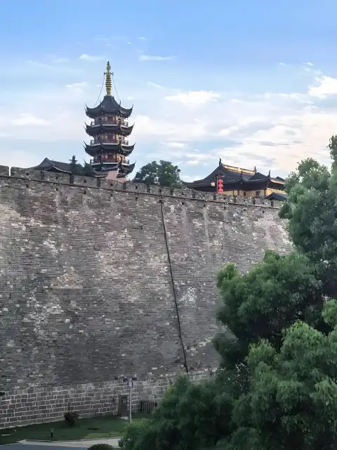 南京旅游小众玩法,来明城墙免费登城口+冷门点位,避开人群轻松拍古城大片