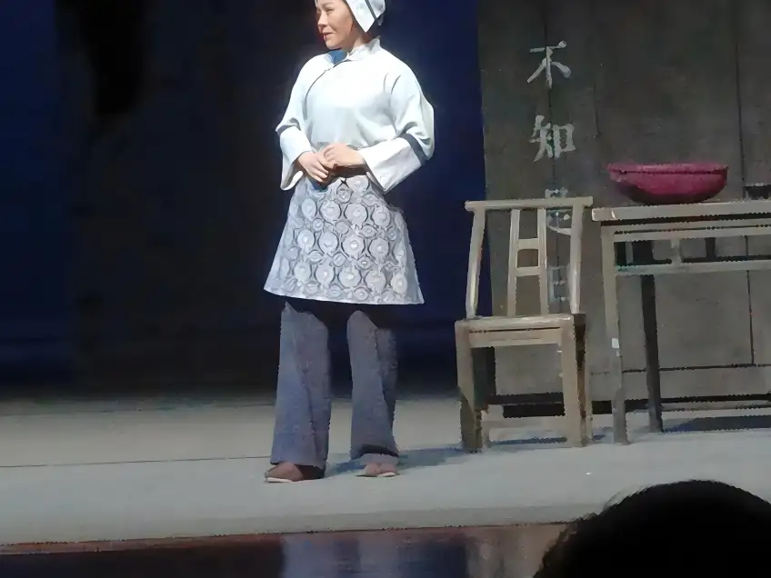 魯鎮戲臺傳統服飾演員舞臺照