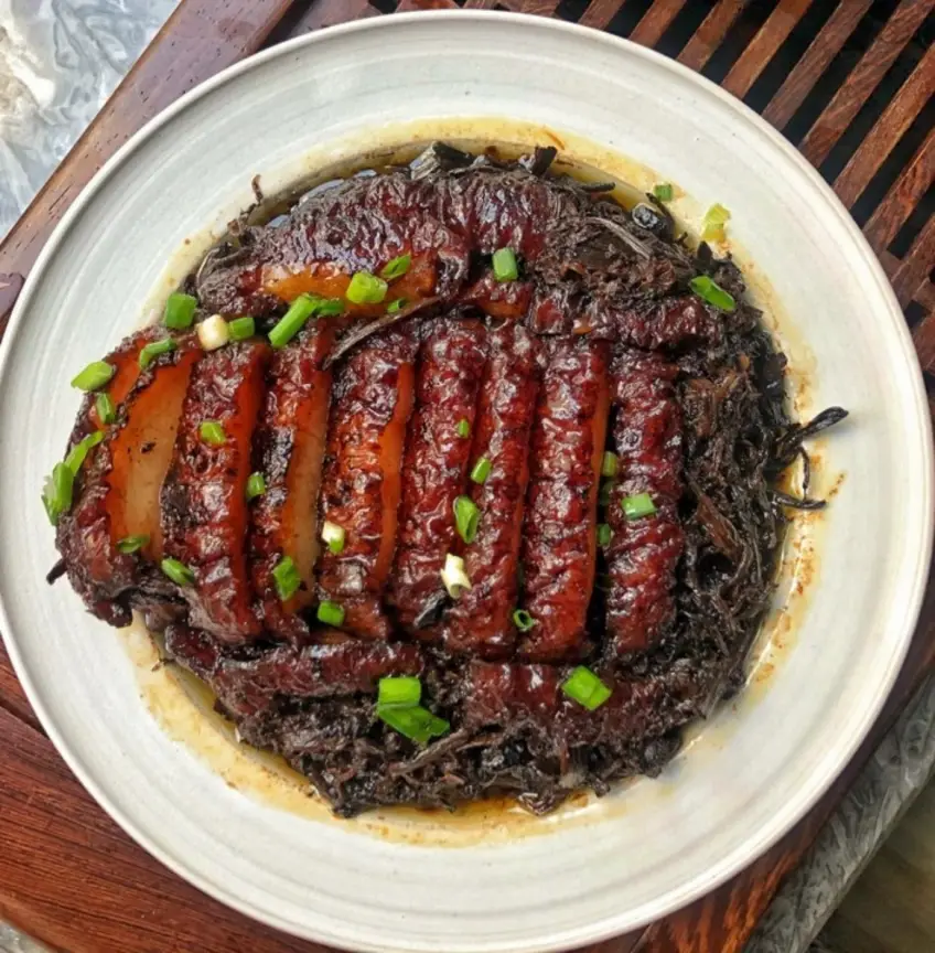 家常碗装红亮软糯梅菜扣肉