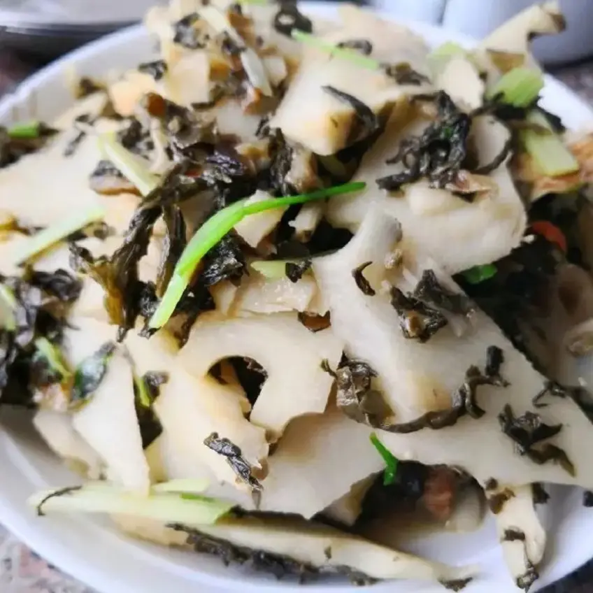 黴乾菜炒筍白盤特寫