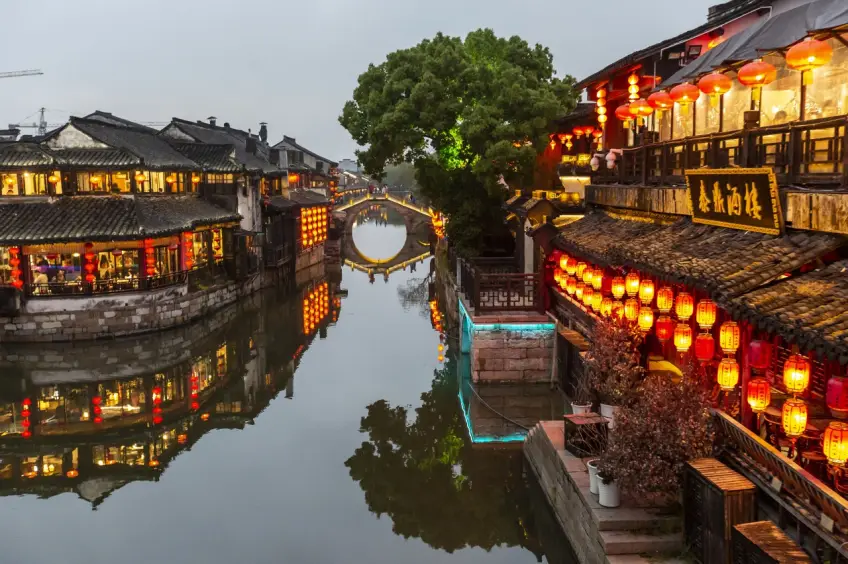 西塘夜景拱橋紅燈運河橫圖