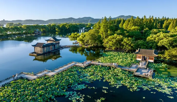 曲院风荷临水栈道