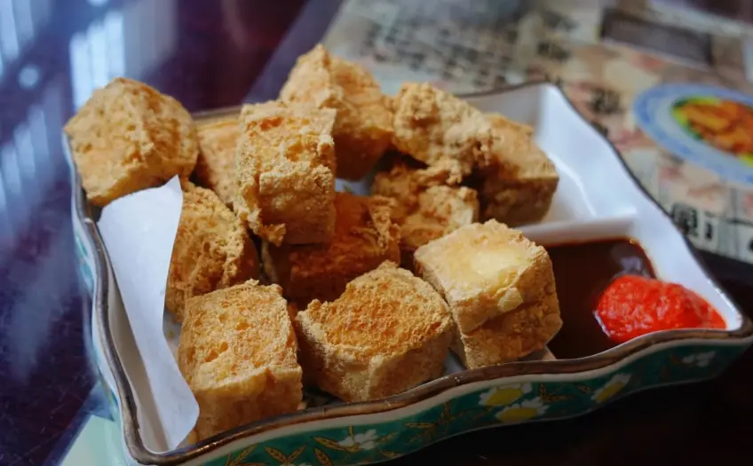 方盘炸臭豆腐配甜面酱辣椒