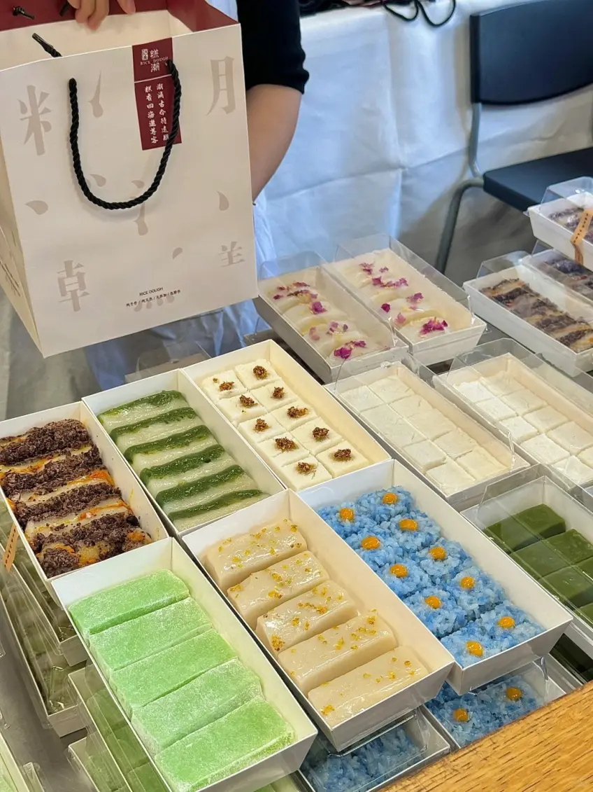 惠山潮年糕糕點與品牌紙袋