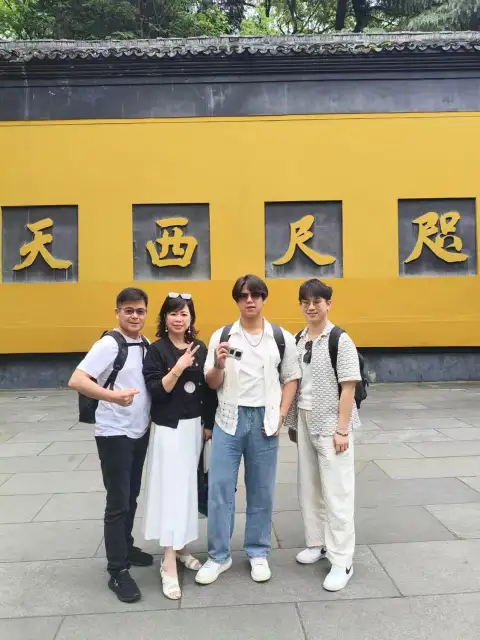 我们一家四口去杭州旅游,绿色旅行网让我们看到了心中的西湖十景