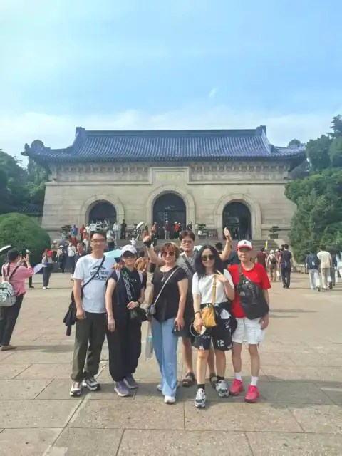 老伙计组队逛南京！爬中山陵腿发软，下山猛吃南京美食，游玩实况笑不停