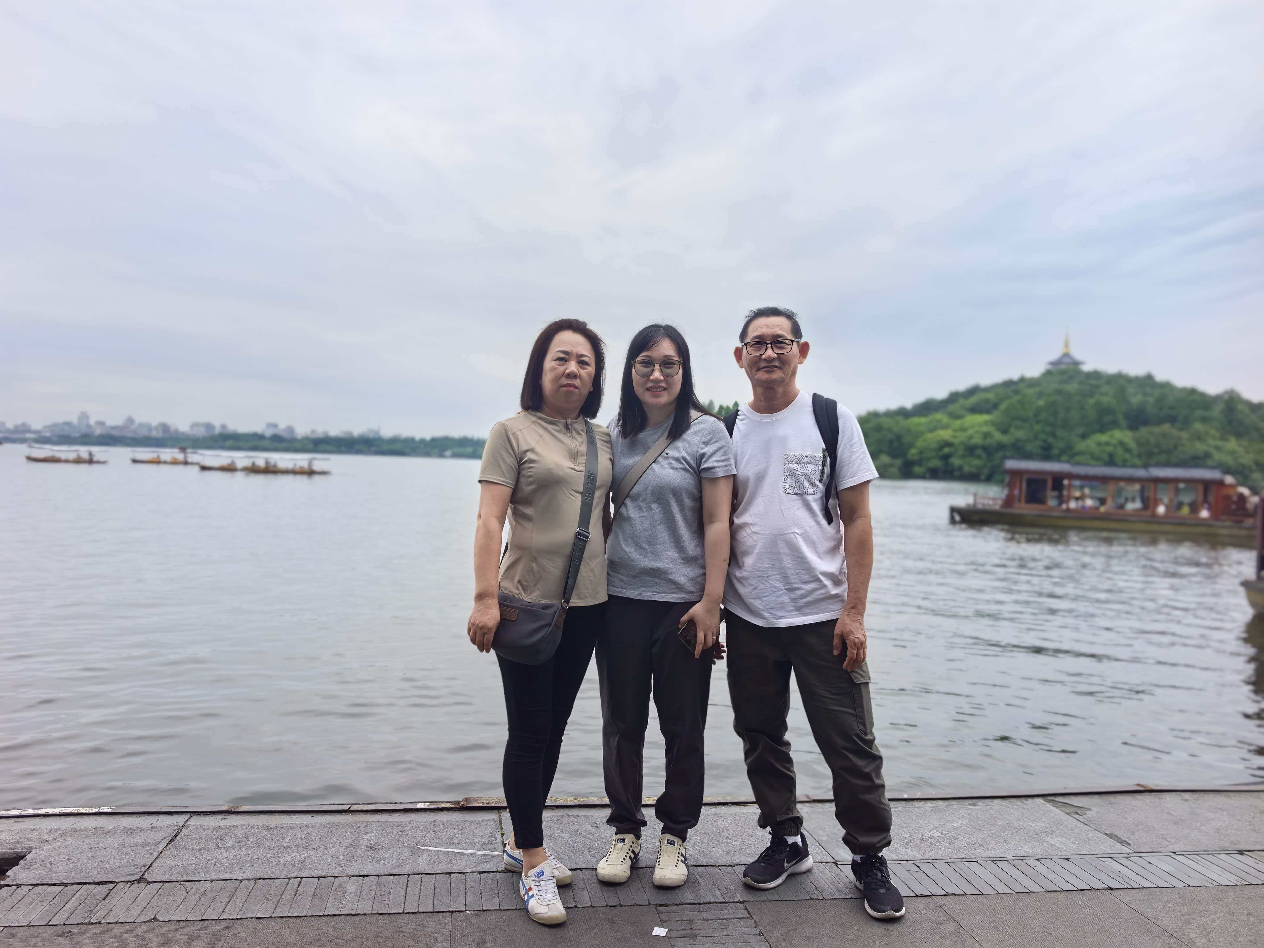 陪爸妈去苏州寒山寺走了一趟太值了：敲了钟楼的大钟，钻了狮子林的石洞