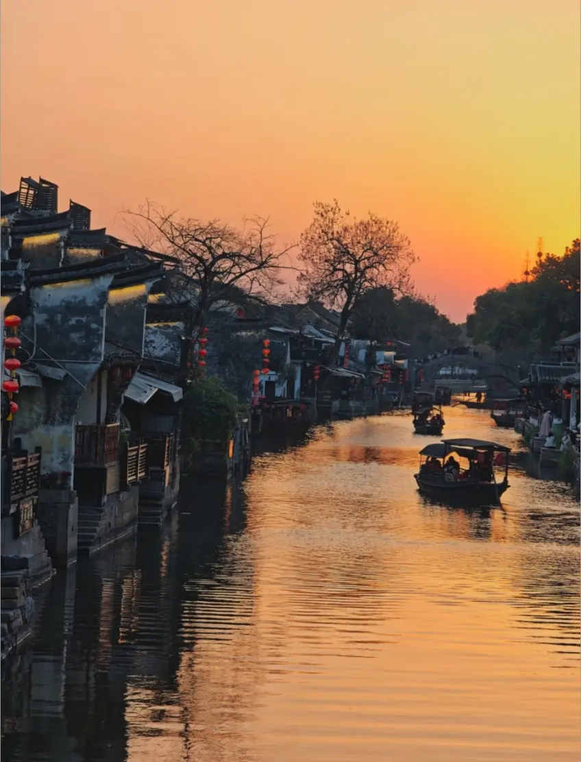 西塘永寧橋方向落日烏篷船