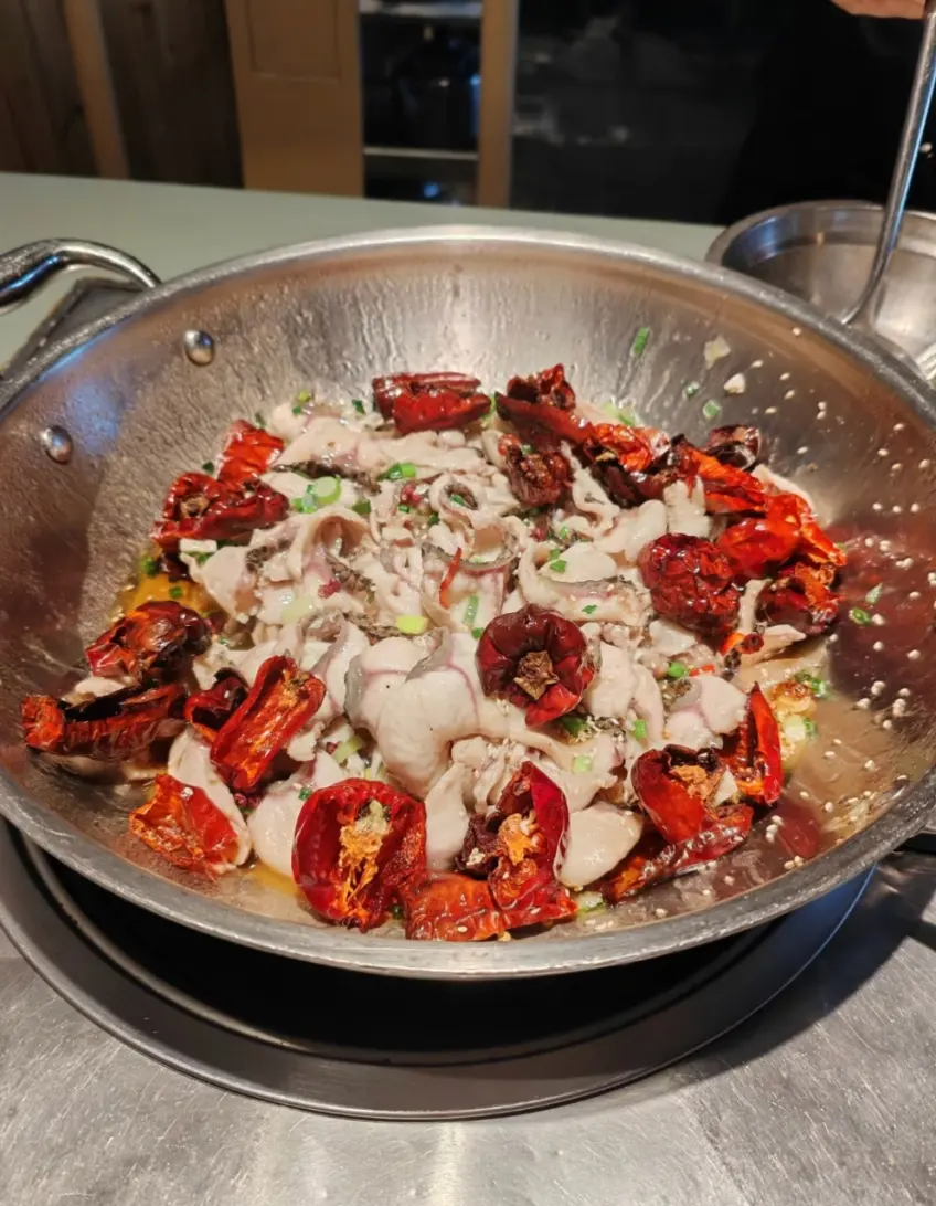 干锅鱼翻炒