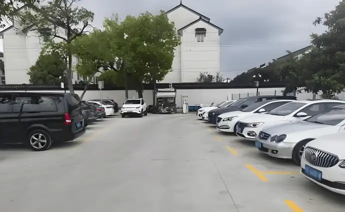 外围停车场