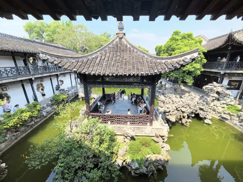 西園水心亭池中亭與兩側迴廊