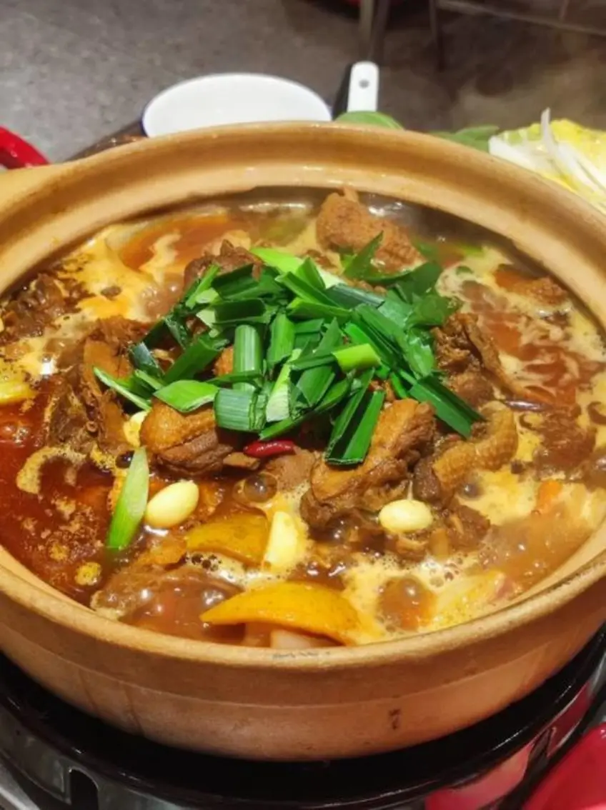 砂鍋老鵝蒜苗辣椒沸湯