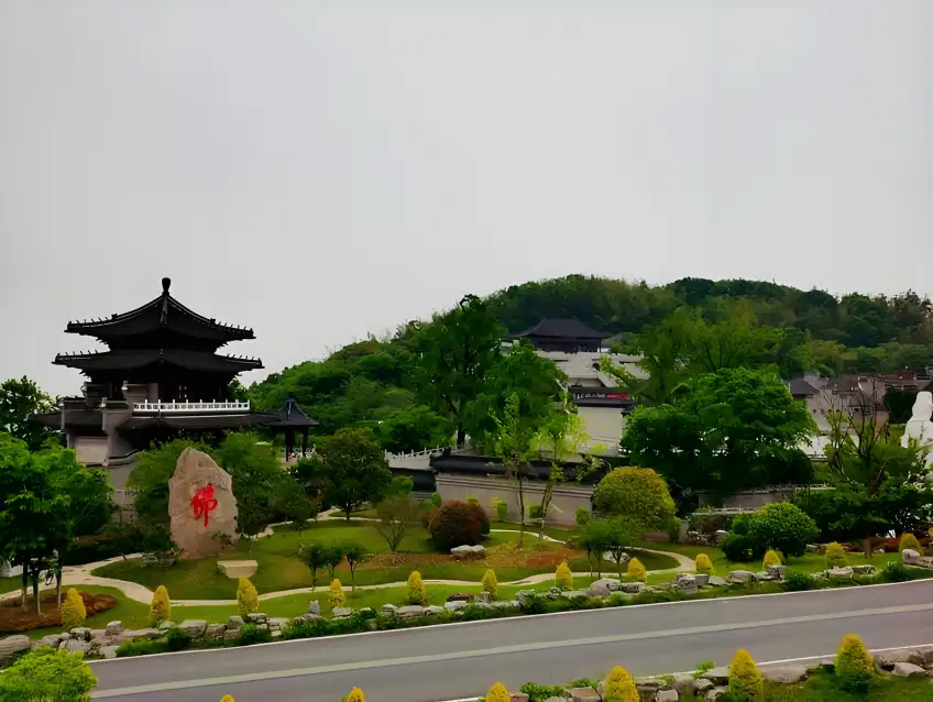 句容寶華山林間步道與遠山